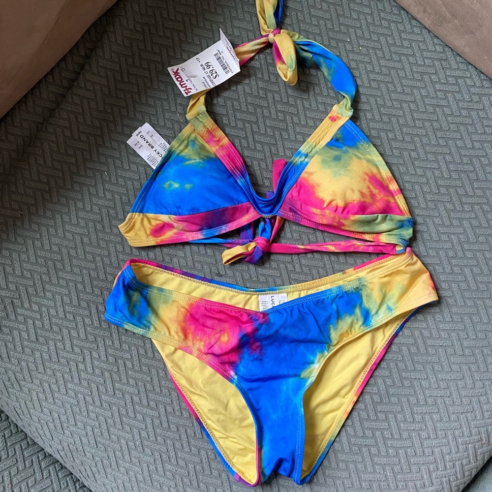 Triangle bikinis nwt